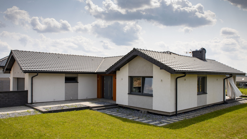 Dach dwuspadowy - jaką dachówkę wybrać do projektu nowoczesnej stodoły?