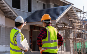 Kierownik budowy - dlaczego wielu żałuje złego wyboru? Sprawdź, zanim zaczniesz budowę domu