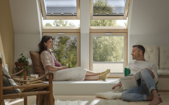 Na co warto zwrócić uwagę wybierając rolety wewnętrzne i zewnętrzne do okien dachowych?