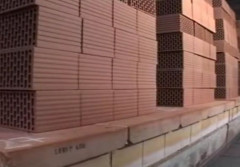 Właściwości użytkowe ceramiki: Jak czytać deklaracje i normy budowlane?