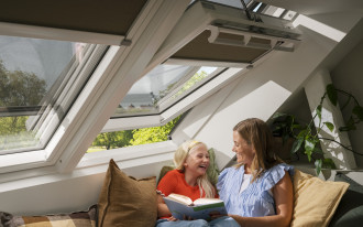Jak wybrać rolety do okien dachowych? Praktyczny poradnik