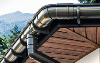 Jak dobiera się przekrój rynien? Wzór obliczenia i wskazówki montażowe