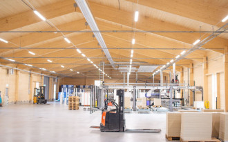 Jak rozpoznać drewno dobrej jakości? Sprawdź to przed zakupem, żeby uniknąć problemów z wilgocią i pleśnią