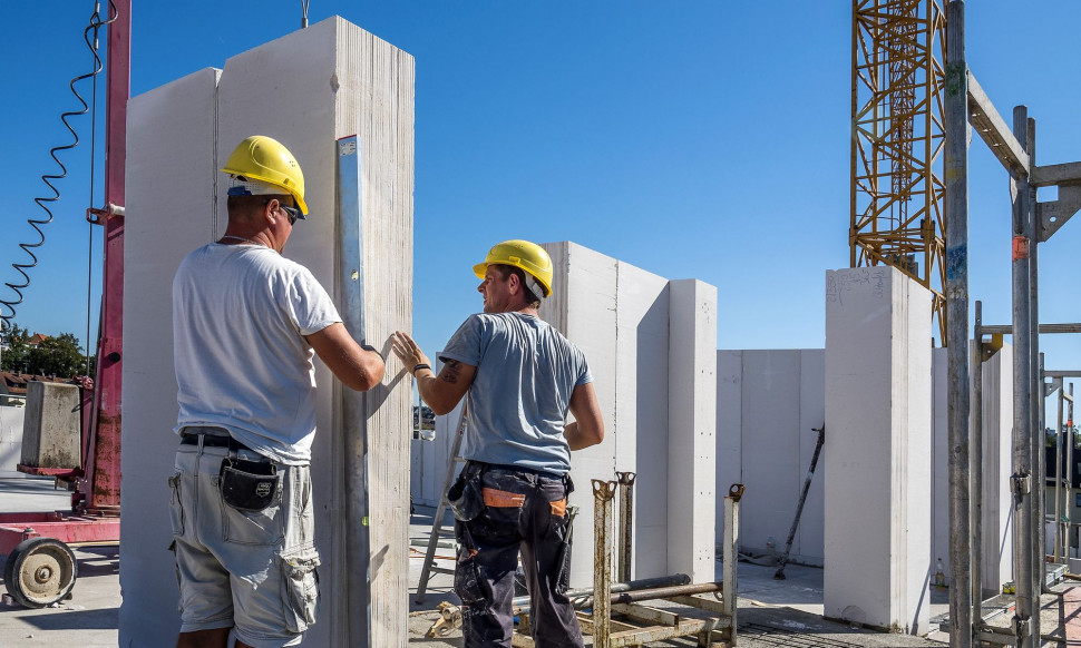Wznoszenie ścian za pomocą Ytong Panel SWE Ultra+