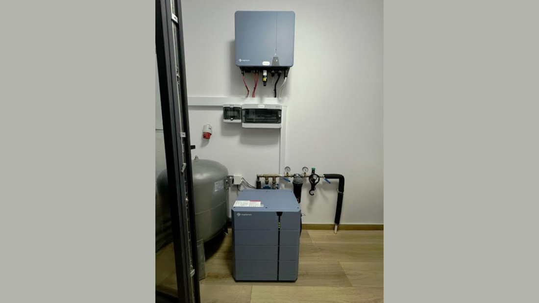 Energia na własnych warunkach. Jak hybrydowe falowniki zmieniają działanie instalacji fotowoltaicznej?