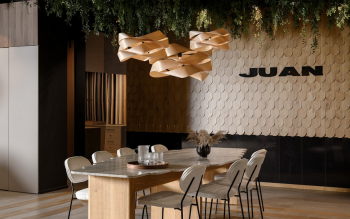 Nowoczesne wnętrze showroomu JUAN - zobacz projekt z Geberit w roli głównej