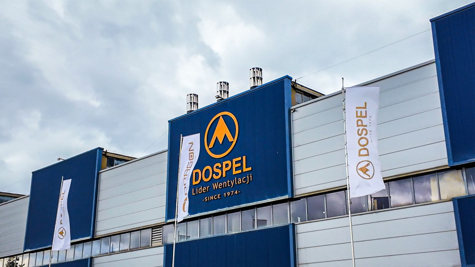 Turbina wiatrowa Dragon na dachu siedziby firmy Dospel