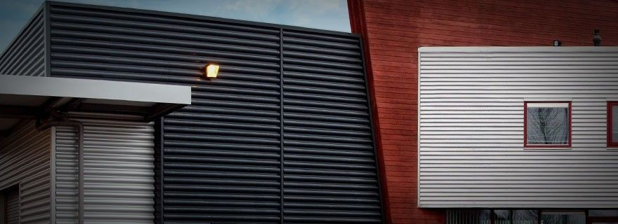 Niezawodna blaszana elewacja: odporna na uszkodzenia i zaskakująco lekka (ok. 4 kg/m²)