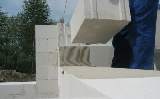 Najczęstsze błędy podczas murowania na cienką spoinę