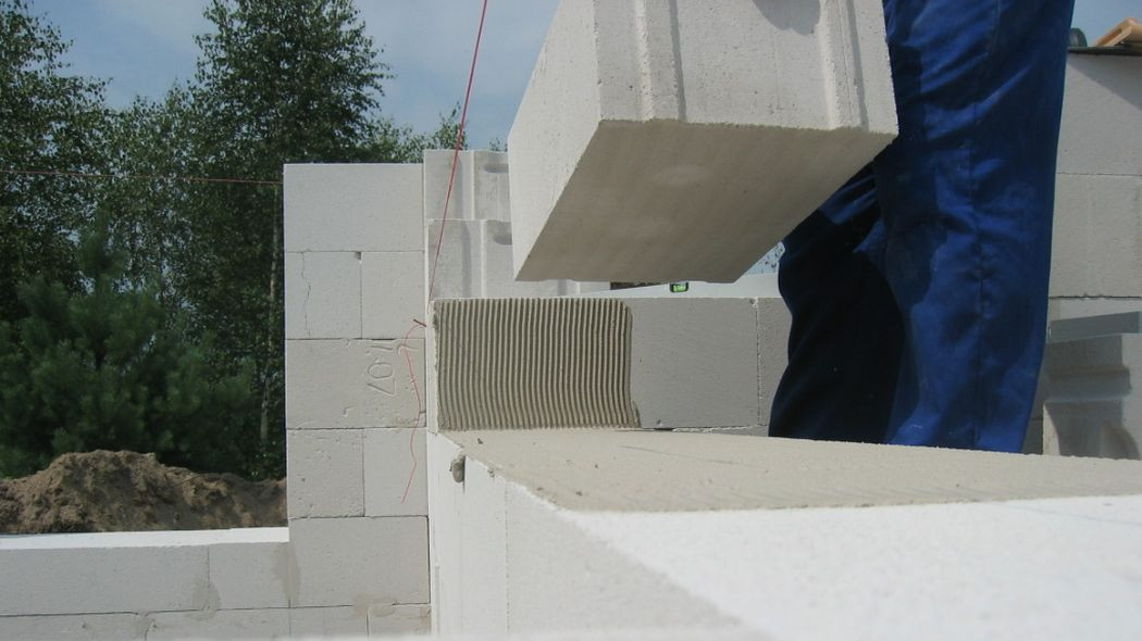 Najczęstsze błędy podczas murowania na cienką spoinę