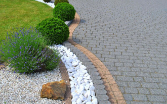 Impregnacja kostki brukowej - czym ją wykonać, kiedy to zrobić i ile kosztuje? Nie popełnij tych błędów!