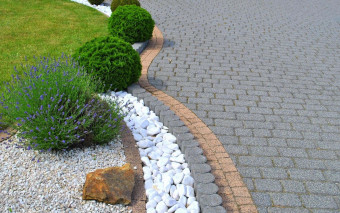 Impregnacja kostki brukowej - czym ją wykonać, kiedy to zrobić i ile kosztuje? Nie popełnij tych błędów!