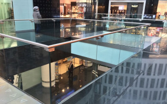 Nowoczesne balustrady szklane do domu i biura. Zobacz inspiracje i porady!