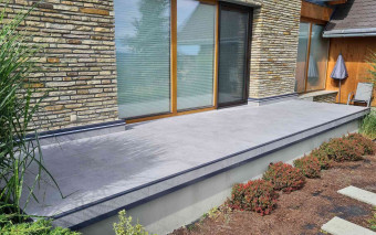 Jak uszczelnić taras pod płytki? Izolacja podpłytkowa bez błędów