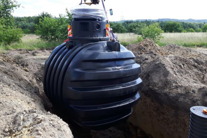 Jak tanio i skutecznie odprowadzić wodę deszczową z dachu?