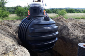 Jak tanio i skutecznie odprowadzić wodę deszczową z dachu?