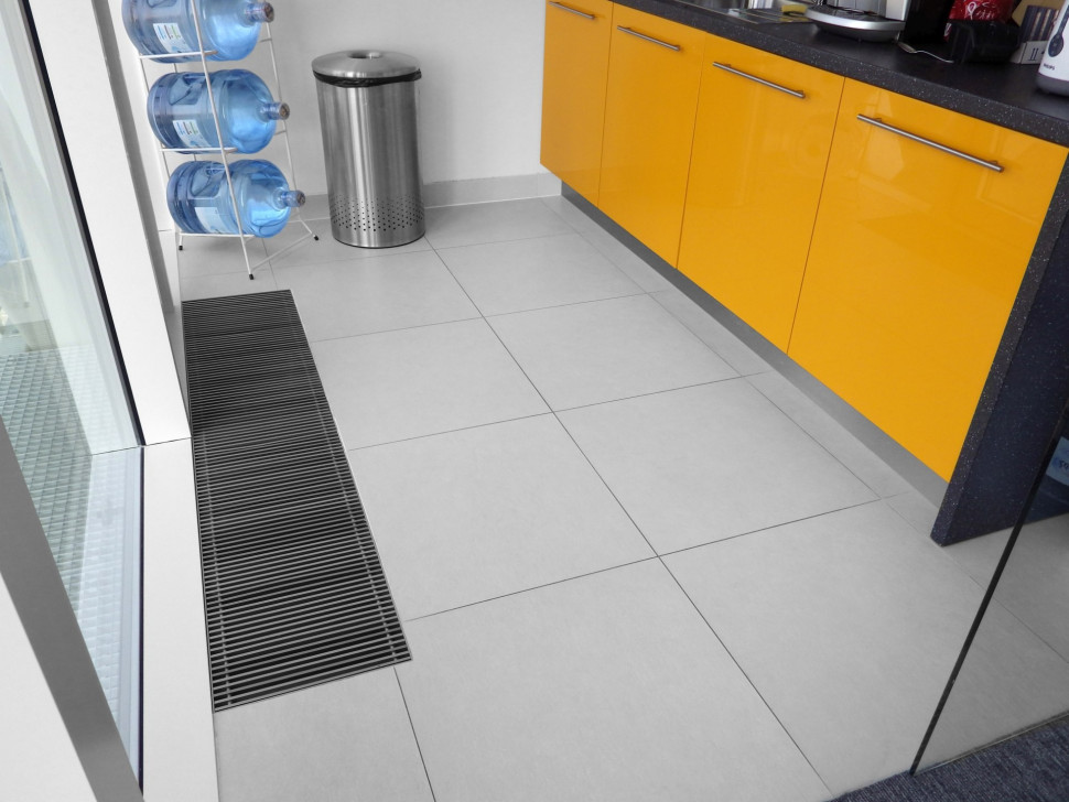 Grzejnik kanałowy REGULUS®-system w kuchni