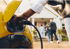 Jak wybrać falownik do ładowania samochodu elektrycznego z domowej fotowoltaiki?