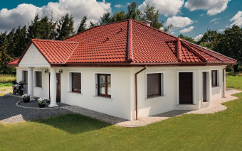 Z czego i jak zrobić opaskę wokół domu? Inspiracje i porady