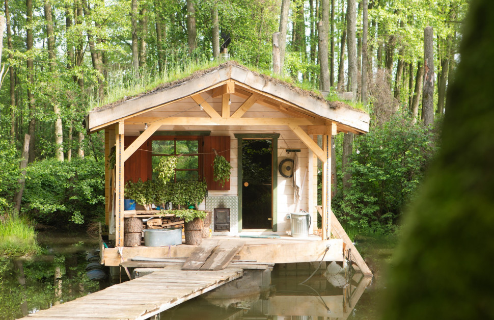 Sauna została osadzona bezpośrednio na wodzie