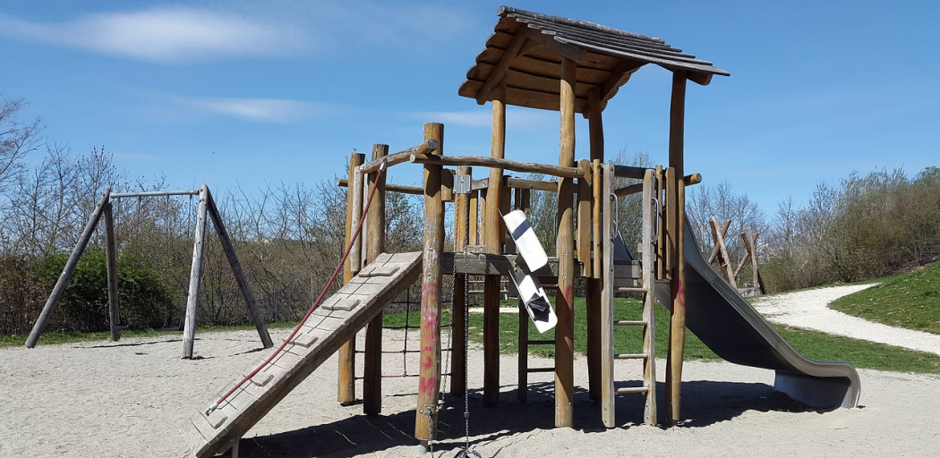 Jak zrobić ogrodowy plac zabaw - krok po kroku?