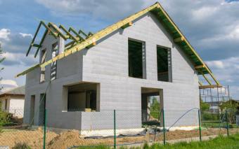 Jakie są przerwy technologiczne na budowie i ile trwają? Musisz je uwzględnić w planowaniu budowy!