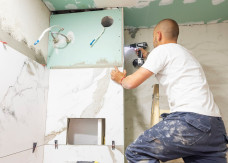 Koszt remontu łazienki 2025: ceny w górę! Tyle zapłacisz za łazienkę 3m2, 5m2 i więcej