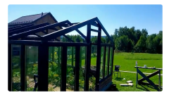 Klimatyczna szklarnia DIY w angielskim stylu: Zbuduj sam z drewna, cegieł i szyb z recyklingu!
