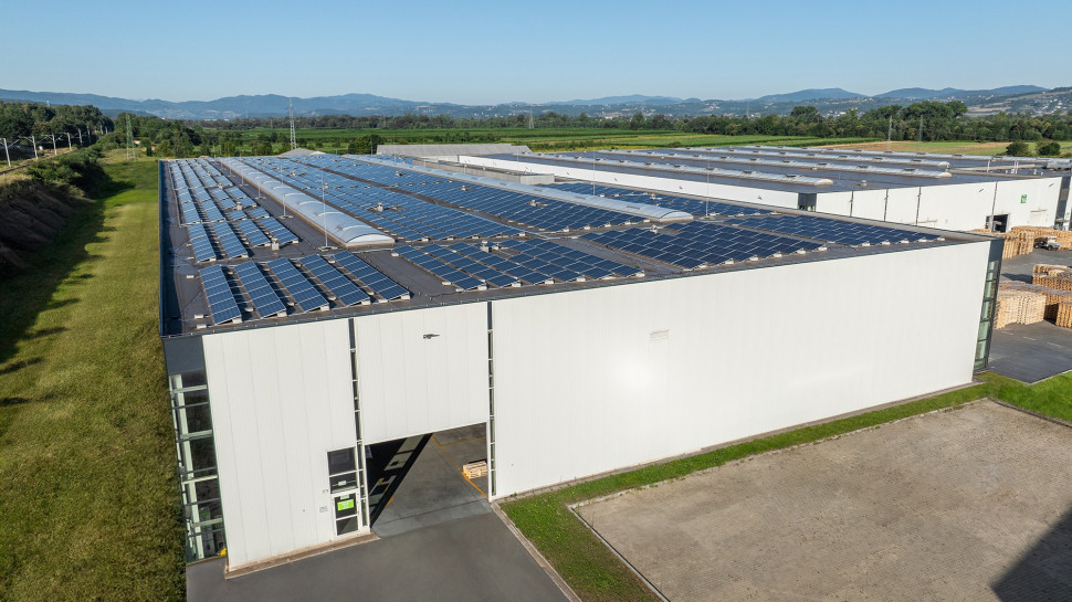 Instalacja PV FAKRO o mocy 2,105 MWp.