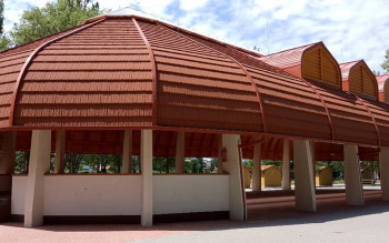 Dach, który zachwyca! Zobacz, jak GERARD odmienił centrum nad Jeziorem Kaczym