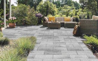 Taras się zapada? Ten materiał to ukryty wróg kostki brukowej