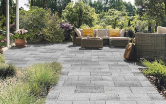 Taras się zapada? Ten materiał to ukryty wróg kostki brukowej