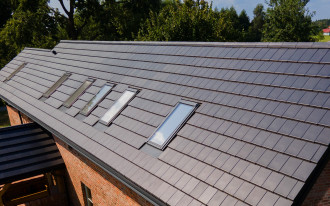 Kalenica wentylowana dla dachówek ceramicznych SIMPLA - estetyka i funkcjonalność w jakości premium 