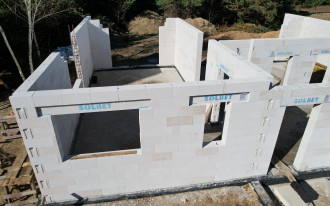 To nie mit! Te ściany nie potrzebują żadnego ocieplenia, by trzymać ciepło