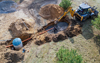 Szambo czy oczyszczalnia? Jeden wybór zwróci Ci się po roku i zapomnisz o problemie