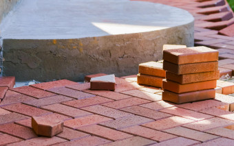 Podjazd z klinkieru okazał się klapą. Wszystko przez jeden szczegół