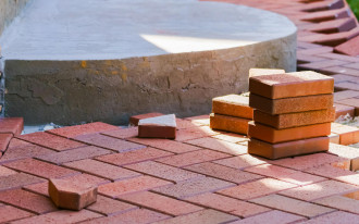 Podjazd z klinkieru okazał się klapą. Wszystko przez jeden szczegół