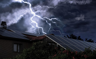 Taniej niż myślisz. Jak skutecznie ochronić dom przed burzą i pożarem