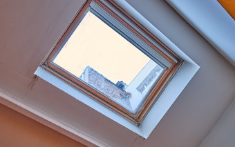 Zimno na poddaszu? Wina może leżeć w Twoim oknie dachowym
