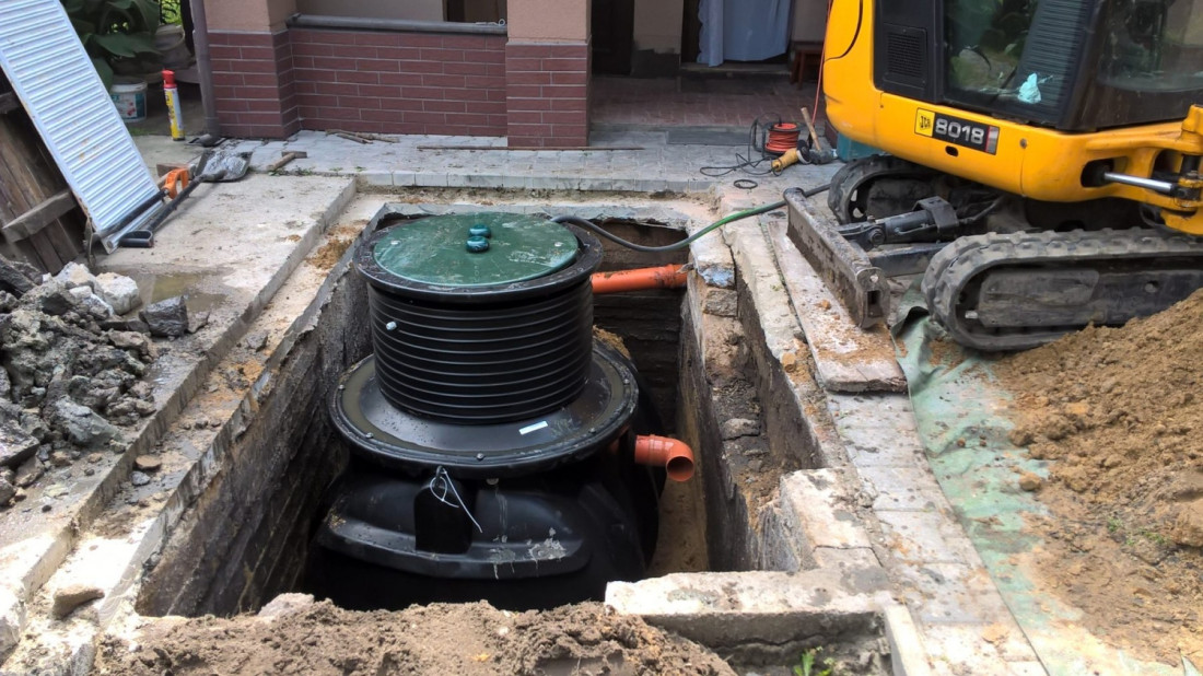 Oczyszczalnia ścieków na działce? Sprawdź, jak wybrać najlepszy system przydomowy