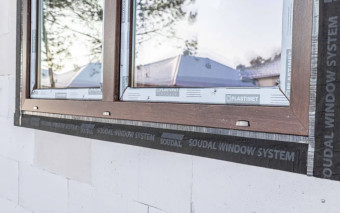 Szczelny montaż okien to oszczędność! Sprawdź, jak nie tracić setek złotych rocznie