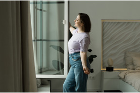 Jak skutecznie wietrzyć mieszkanie? Ten błąd popełnia większość z nas