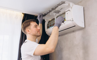 Ile kosztuje klimatyzacja do domu? Kompletny przewodnik po cenach i montażu 2025
