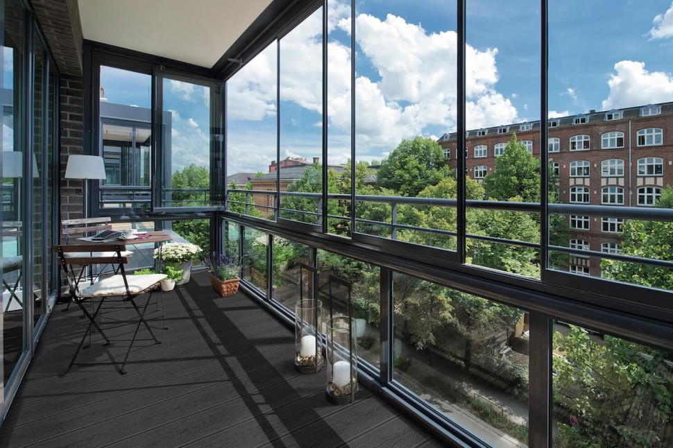 Podłoga na balkonie z desek kompozytowych