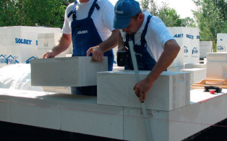 Jakie są zalety budowy domu z betonu komórkowego?