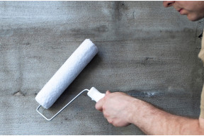 Po gruntowaniu nie tynkuj od razu - sprawdź, kiedy jest najlepszy moment