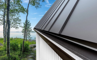 Trendy w architekturze dachów 2025. Na jakie pokrycia dachowe warto zwrócić uwagę