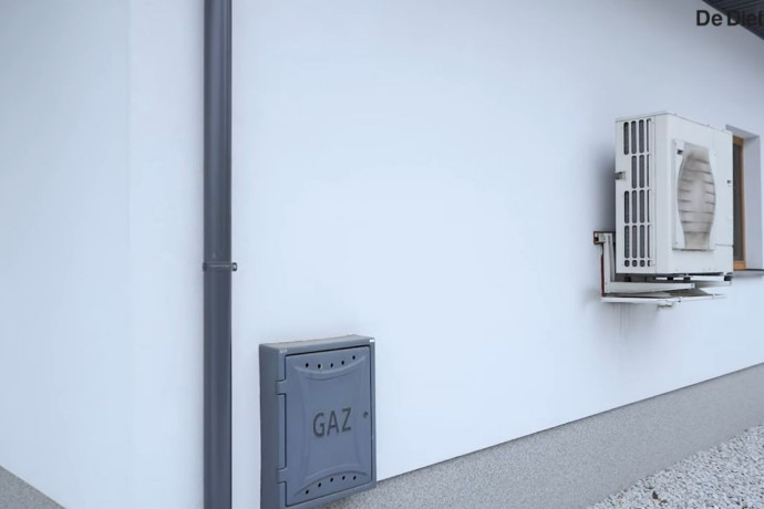 Dom z hybrydową pompą ciepła HPI G HYBRID od De Dietrich. Gaz i OZE w jednym systemie grzewczym