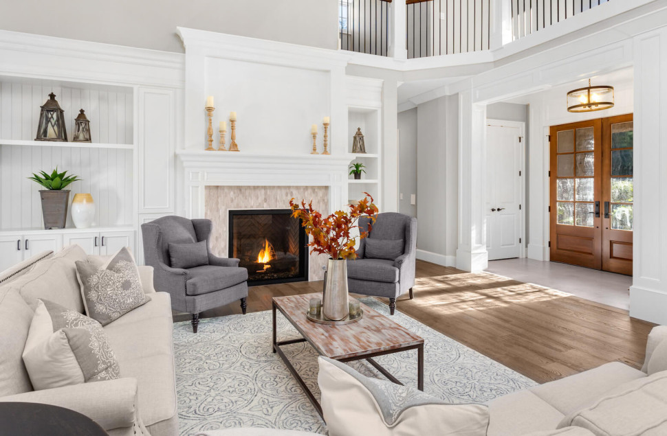 Biały portal kominkowy - elegancka obudowa