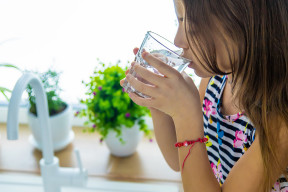 Czy woda ze zmiękczacza jest zdrowa? Sprawdź, co naprawdę pijesz